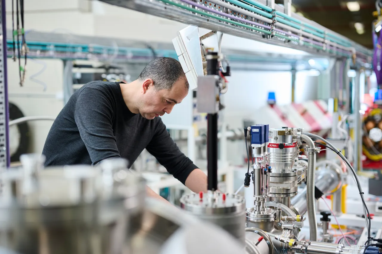 ANU Heavy Ion Accelerator - 100578