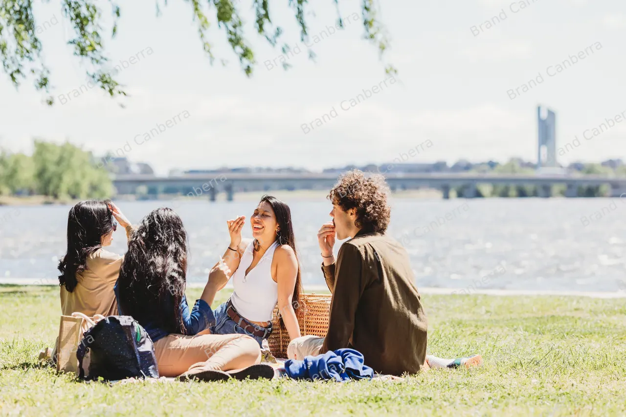 Students in Bowen Park in Barton (10)