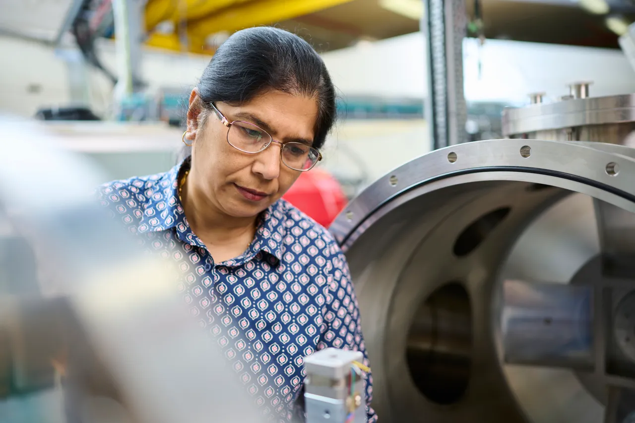 ANU Heavy Ion Accelerator - 100575