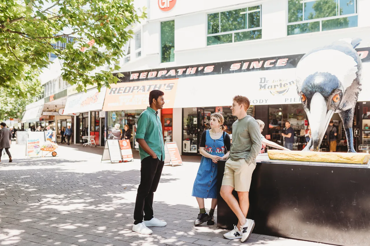 Students in Garema Place - 100890