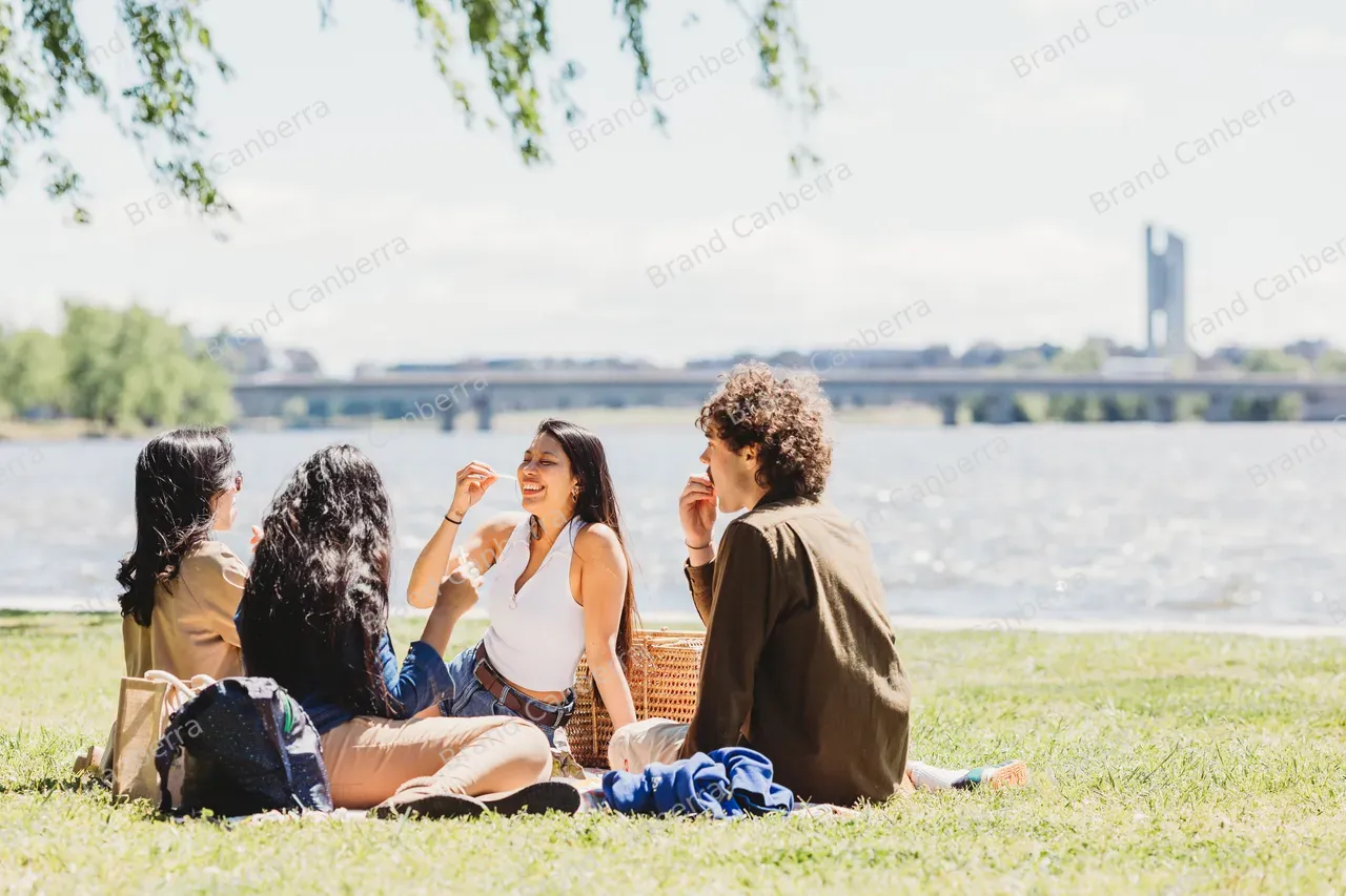 Students in Bowen Park in Barton (9)