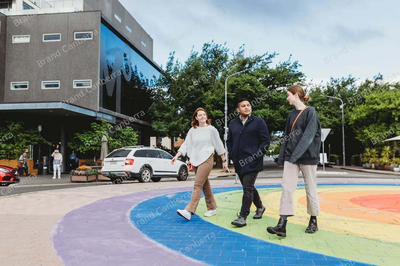 Students walking along Lonsdale Street in Braddon (4)