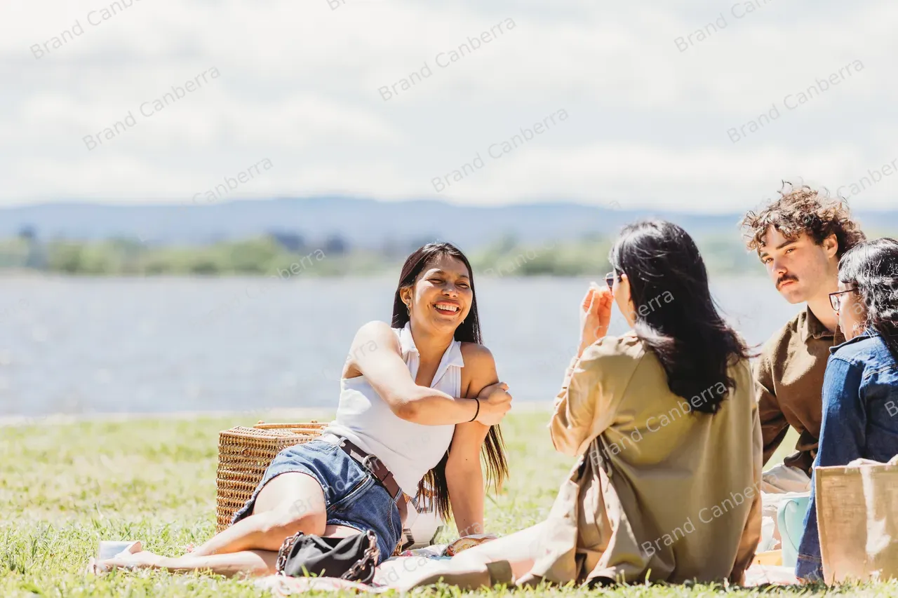 Students in Bowen Park in Barton (4)