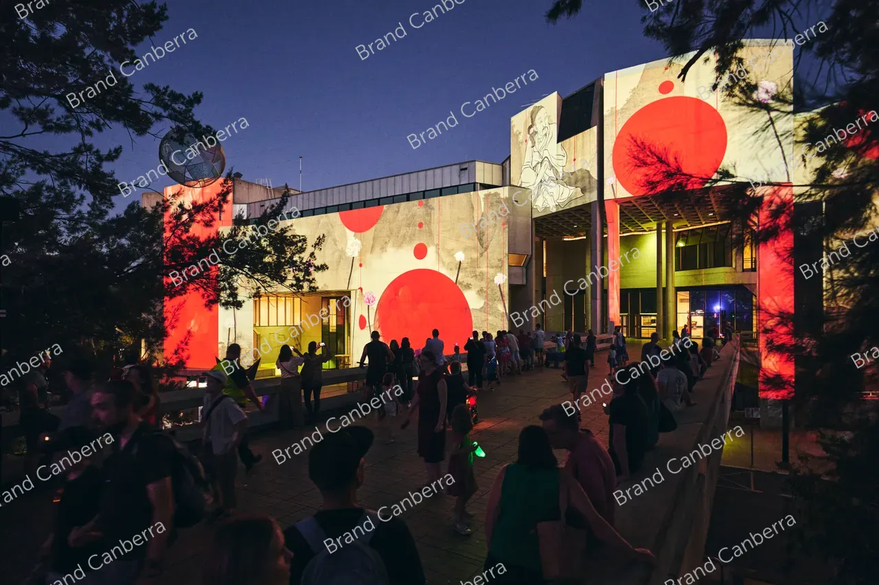 NGA illumination 100 Flowers Falling by Lindy Lee at Enlighten Festival (8)