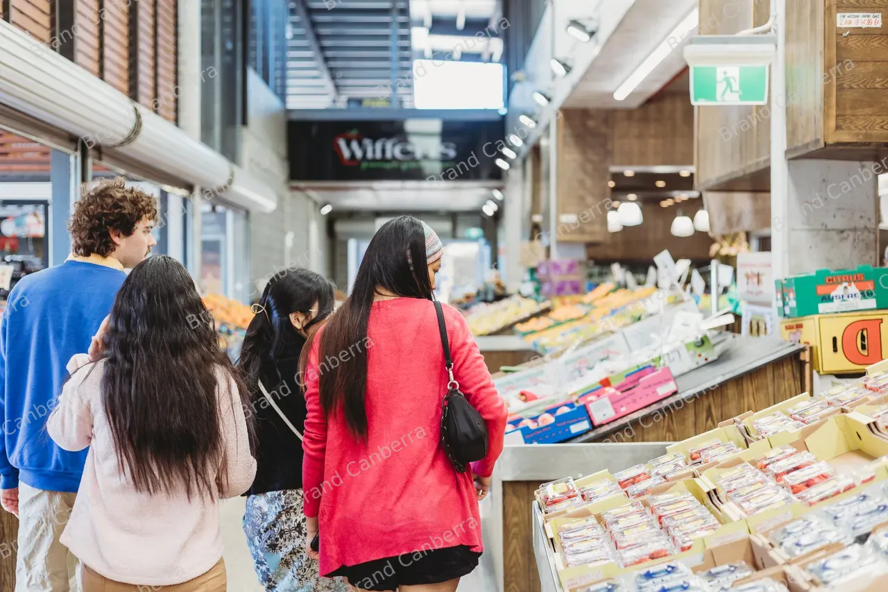 Students shopping at Fyshwick Fresh Food Markets (23)