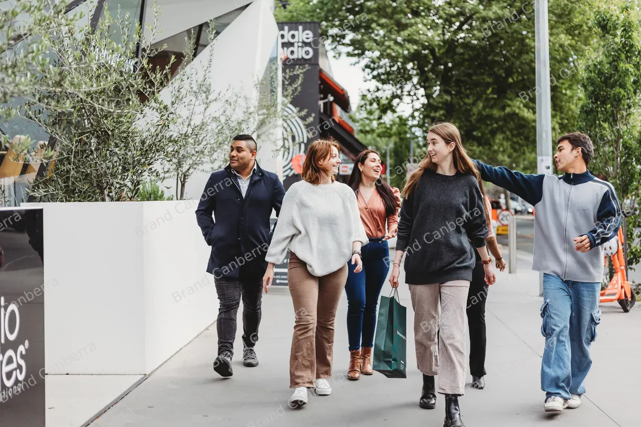 Students walking along Lonsdale Street in Braddon (11)