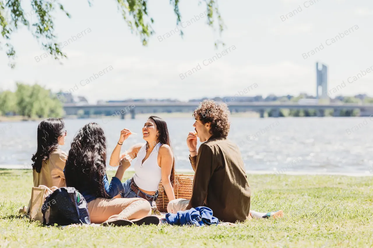 Students in Bowen Park in Barton (8)
