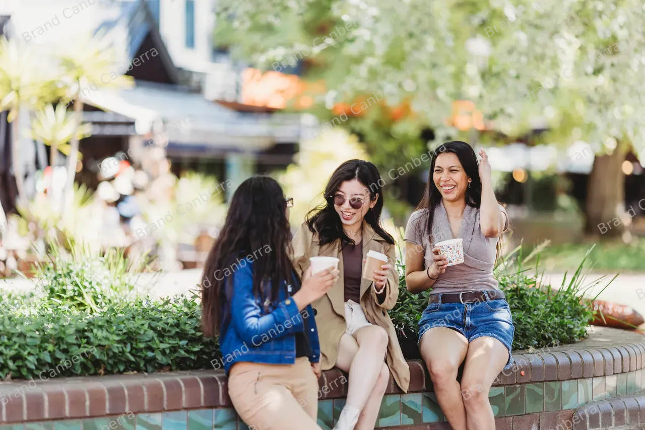 Students in Green Square in Kingston (9)