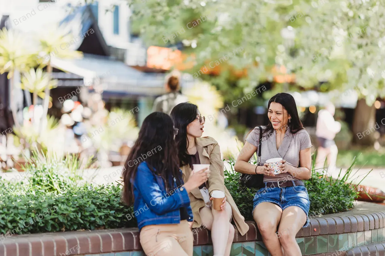 Students in Green Square in Kingston (8)