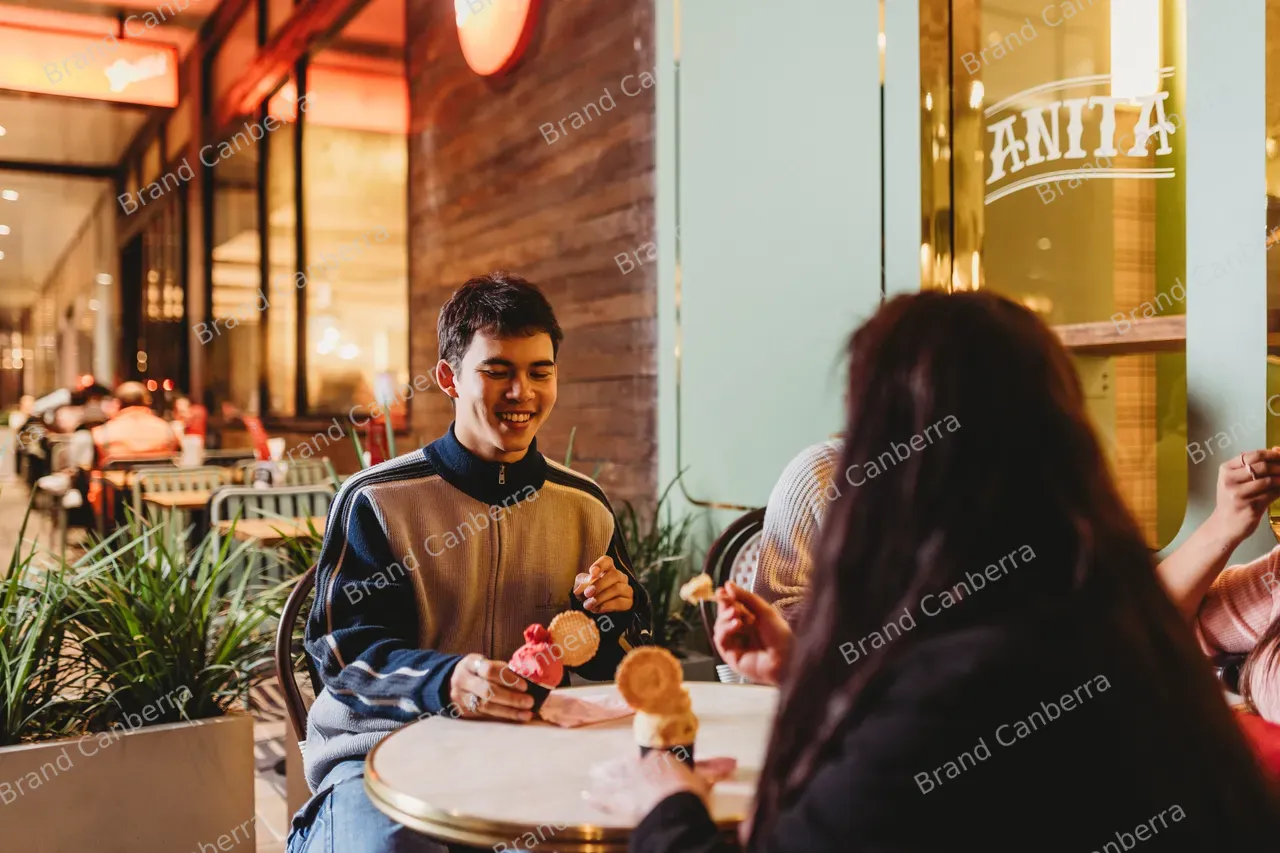 Students gathering at Anita Gelato in the City Centre (3)
