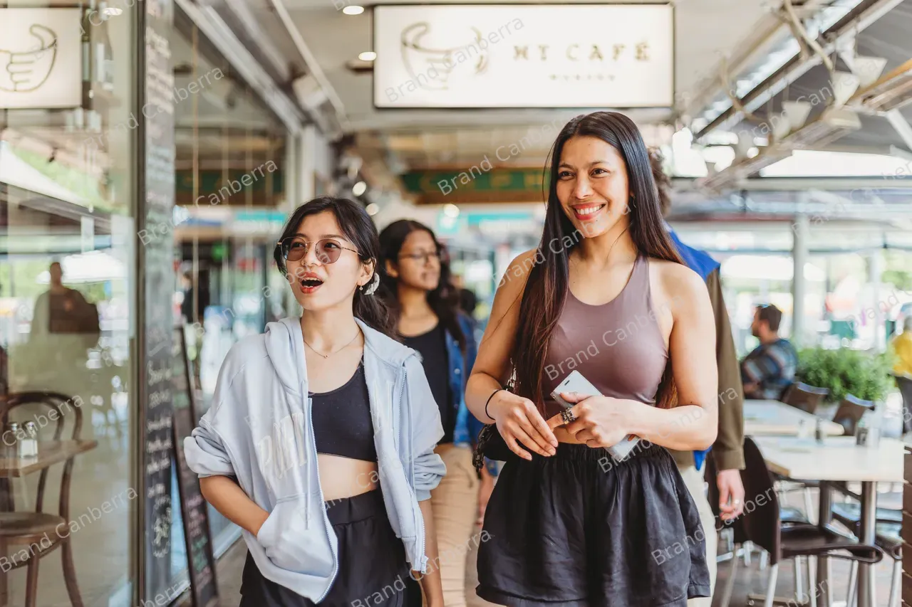 Students walking around Manuka Shops in Griffith (10)