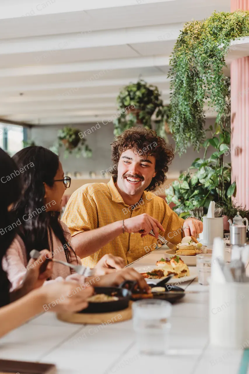 Students meeting at Dockside Cafe on the Kingston Foreshore (10)