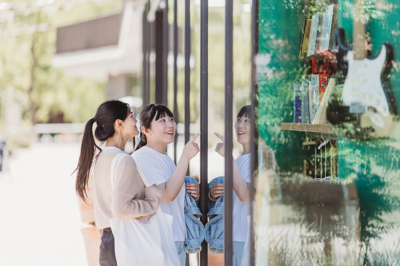 Students window shopping on ANU Campus
