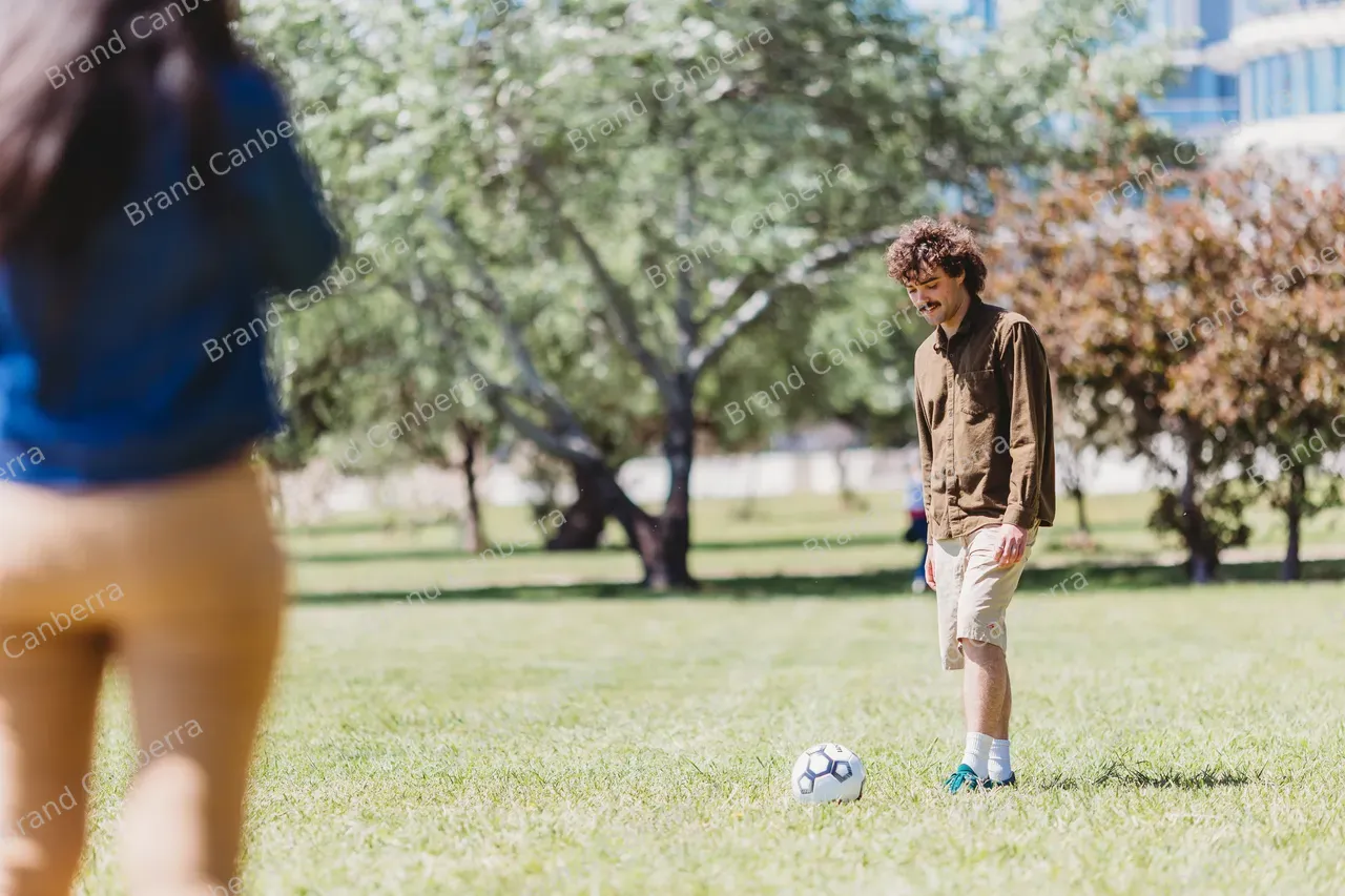 Students in Bowen Park in Barton (18)