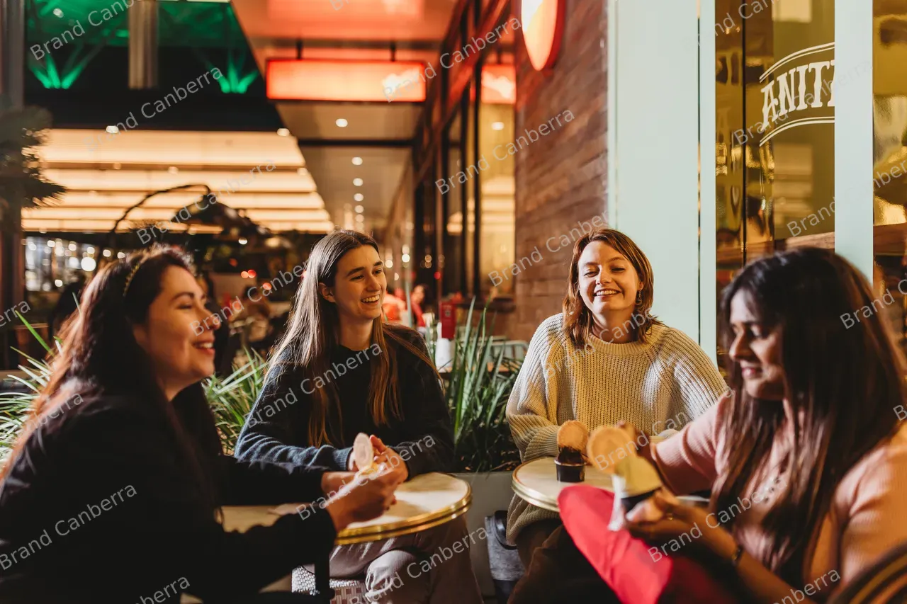 Students gathering at Anita Gelato in the City Centre (13)