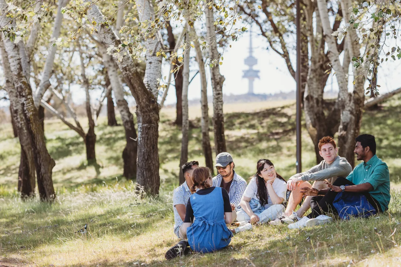 Students meeting at the West Basin - 100790