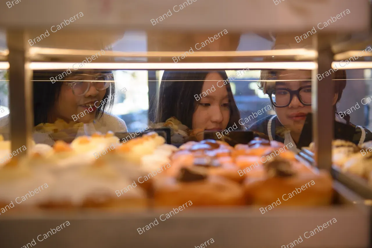 20260625_ACTGOV_0050_Vietnamese-Students-Doughnuts-Dickson