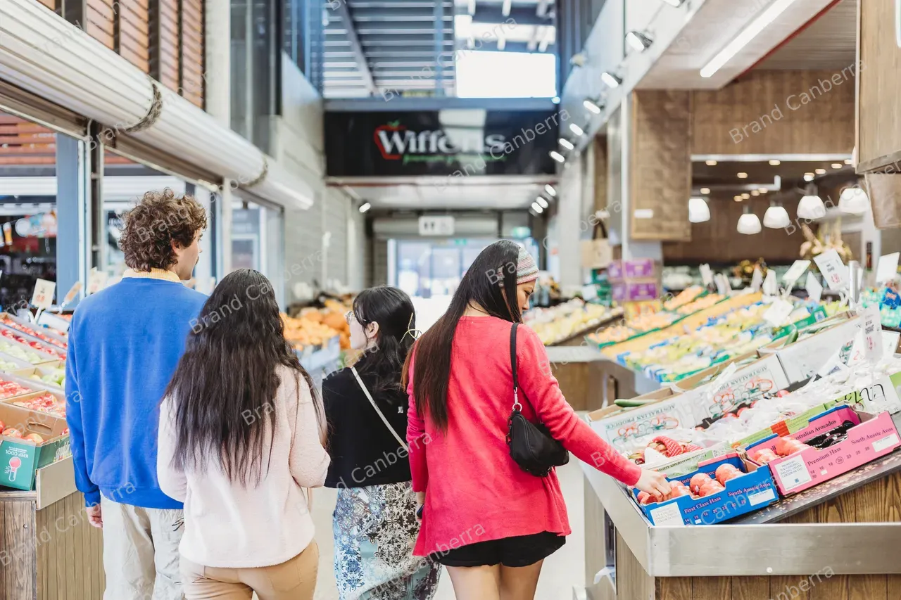 Students shopping at Fyshwick Fresh Food Markets (24)