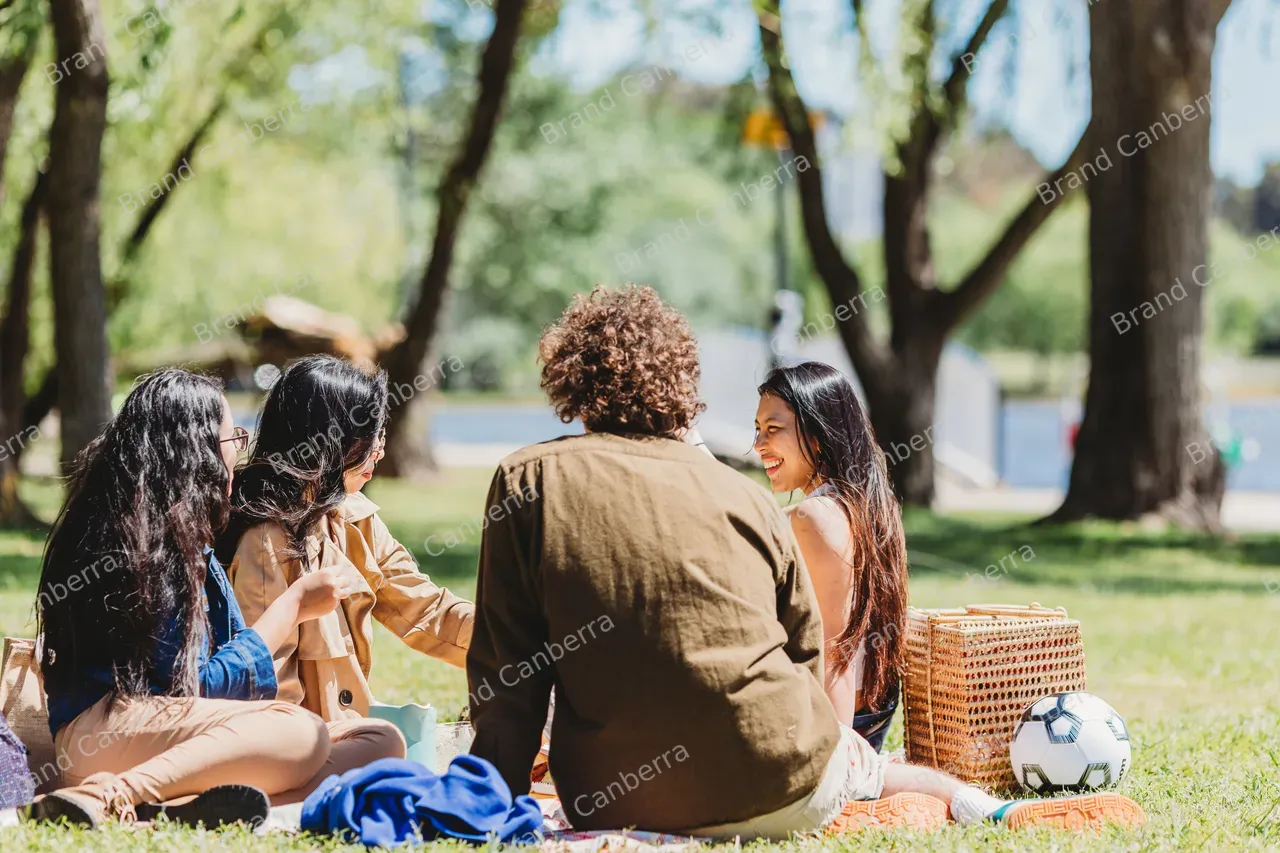 Students in Bowen Park in Barton (5)