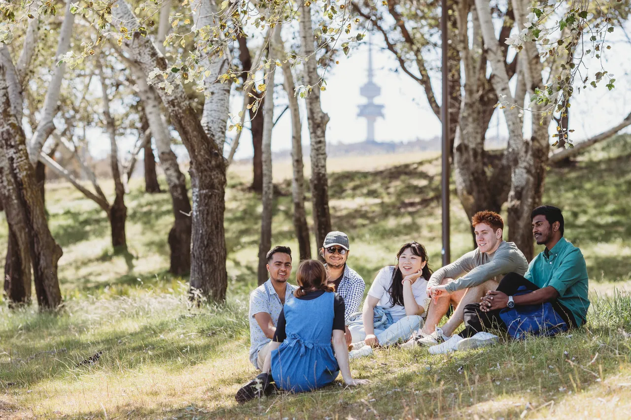 Students meeting at the West Basin - 100788