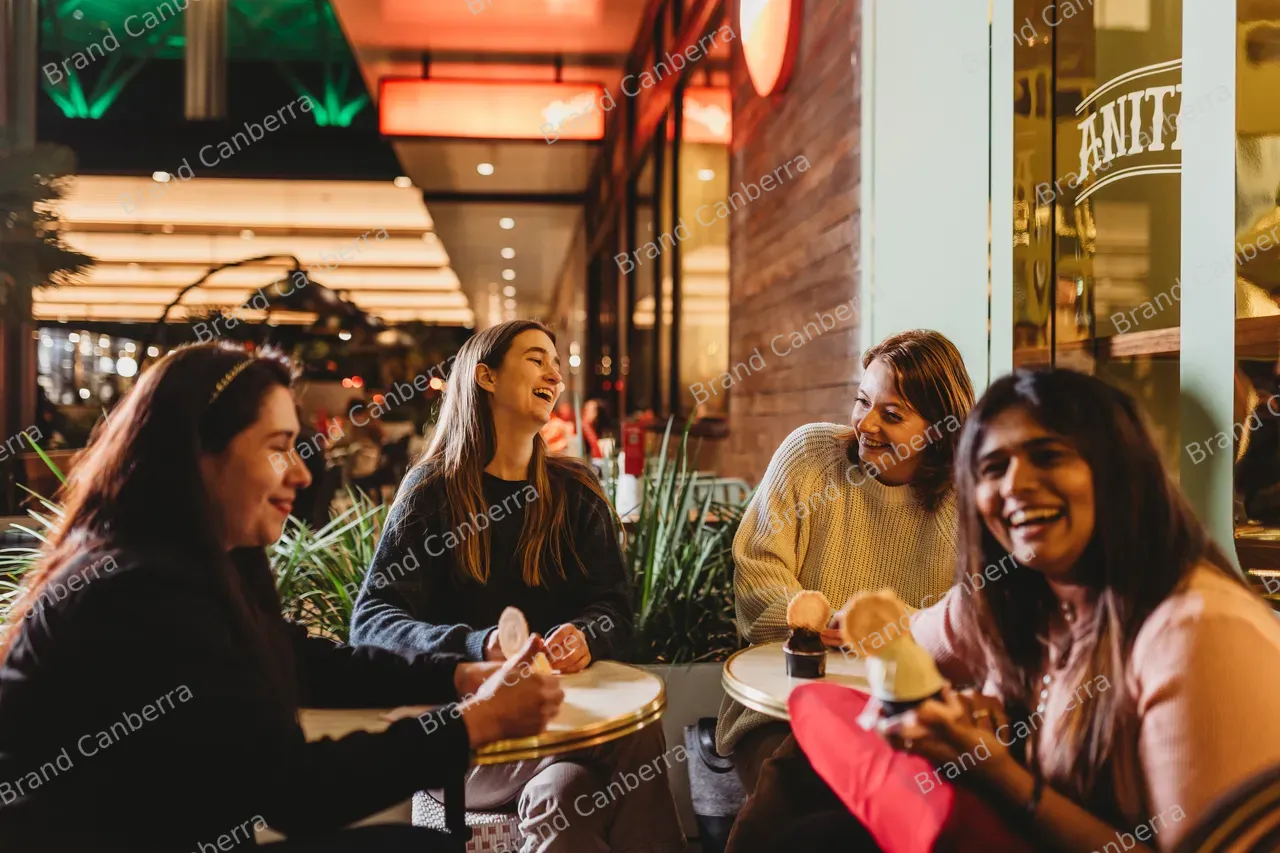 Students gathering at Anita Gelato in the City Centre (11)