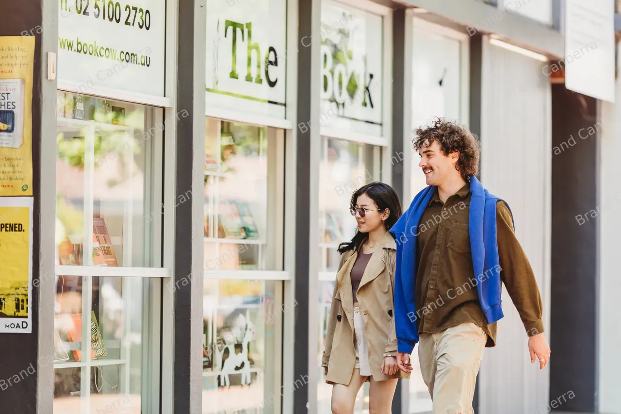 Students shopping in The Book Cow in Kingston (8)