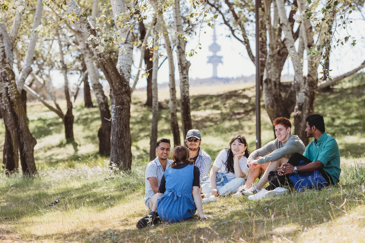 Students meeting at the West Basin - 100787