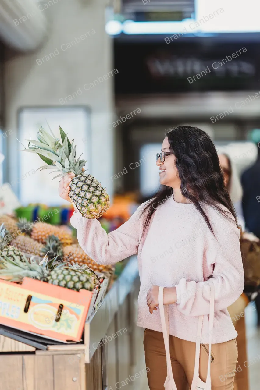 Students shopping at Fyshwick Fresh Food Markets (14)