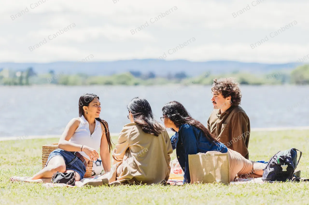 Students in Bowen Park in Barton (1)
