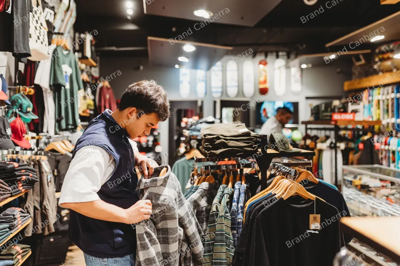 Students shopping at Trilogy Skate Shop in Braddon (1)