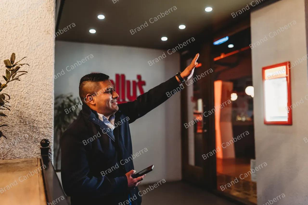 Student's gathering at Dolly's in City Centre (3)