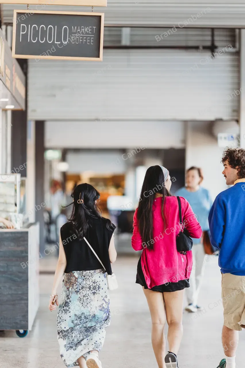 Students shopping at Fyshwick Fresh Food Markets (6)