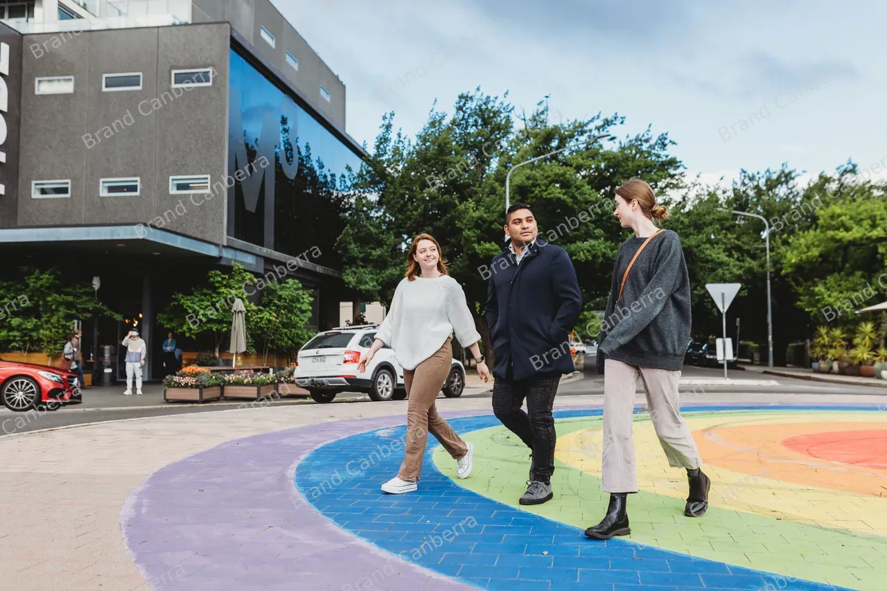 Students walking along Lonsdale Street in Braddon (5)