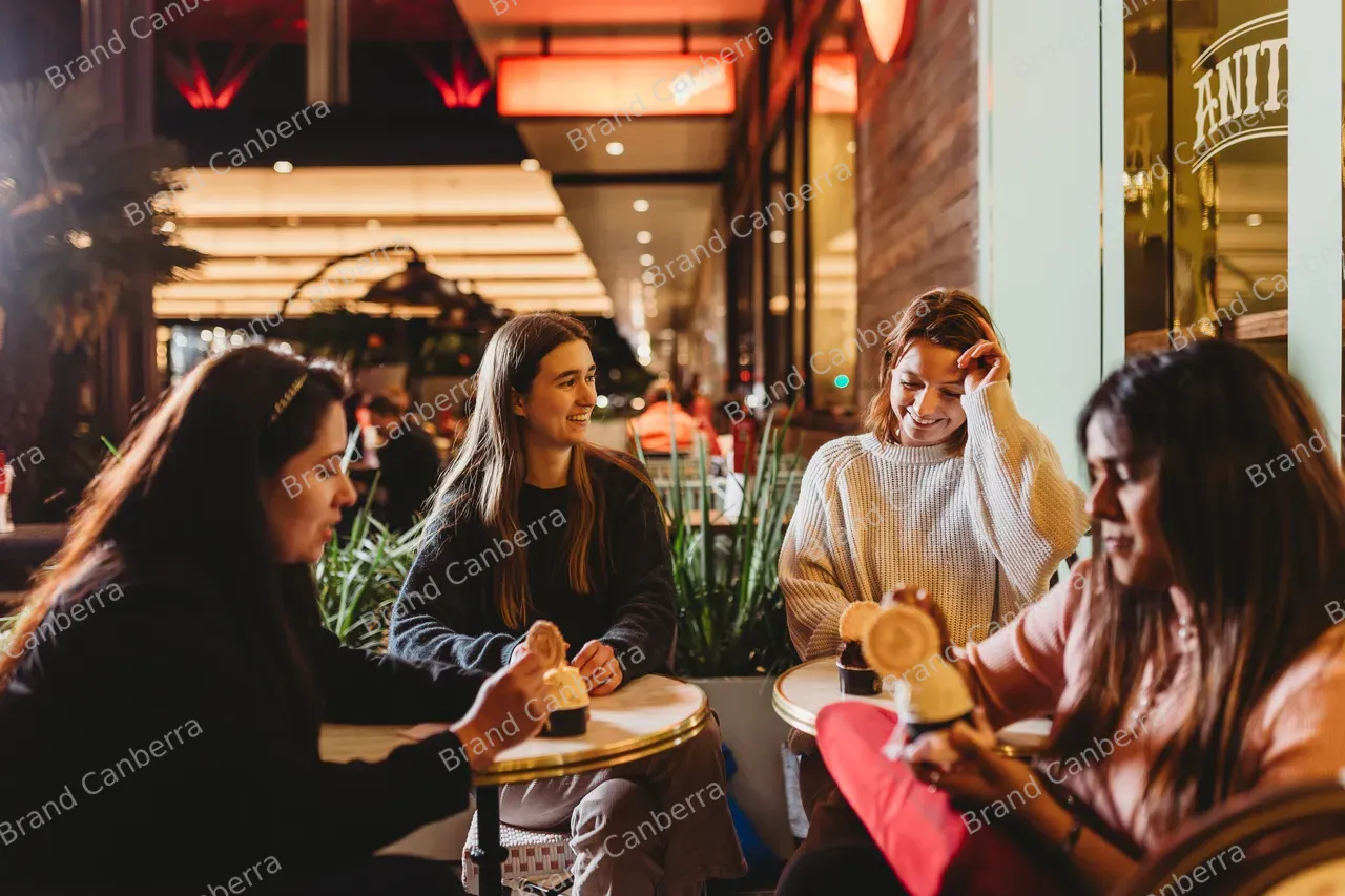 Students gathering at Anita Gelato in the City Centre (9)