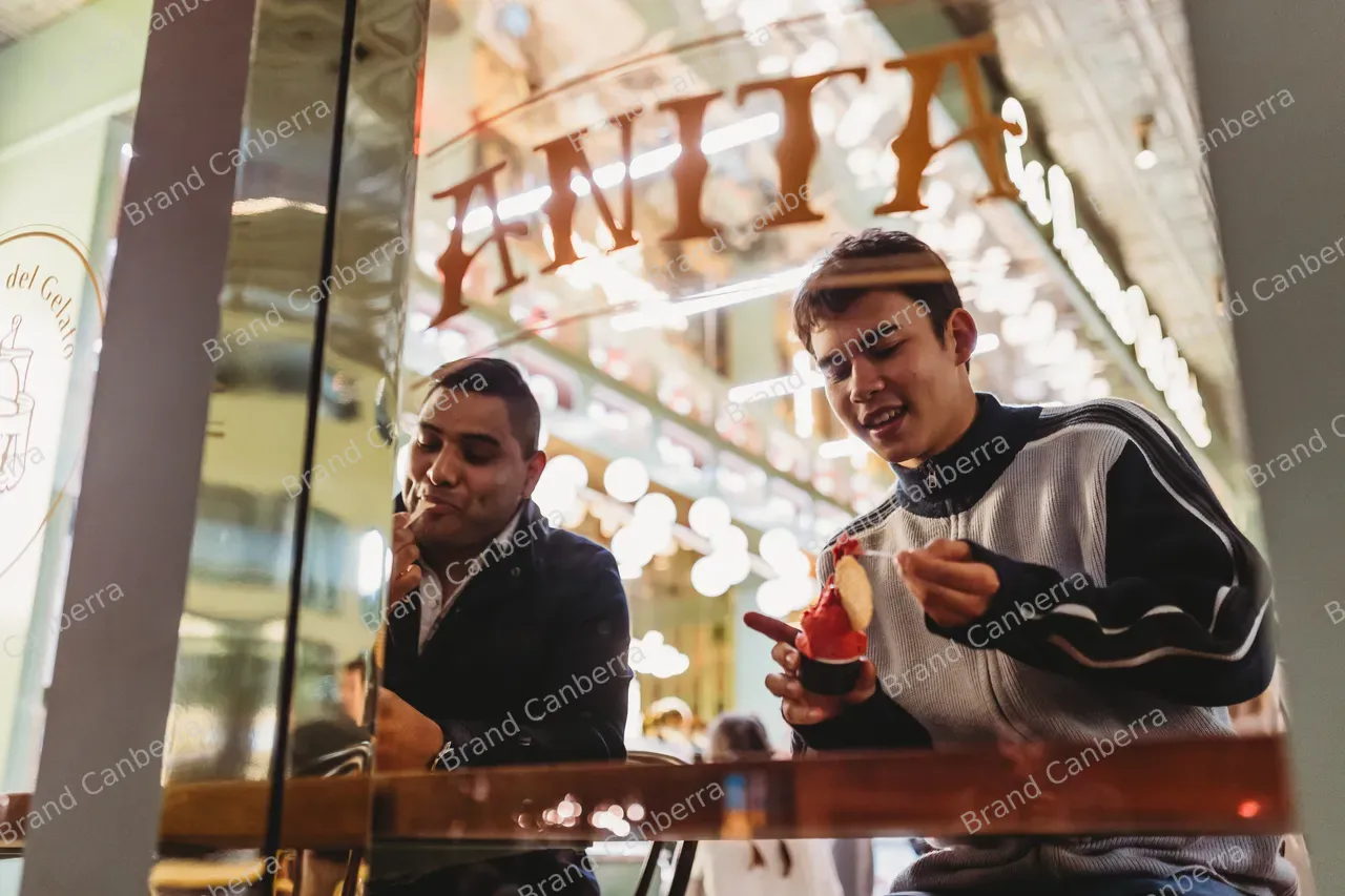 Students gathering at Anita Gelato in the City Centre (4)