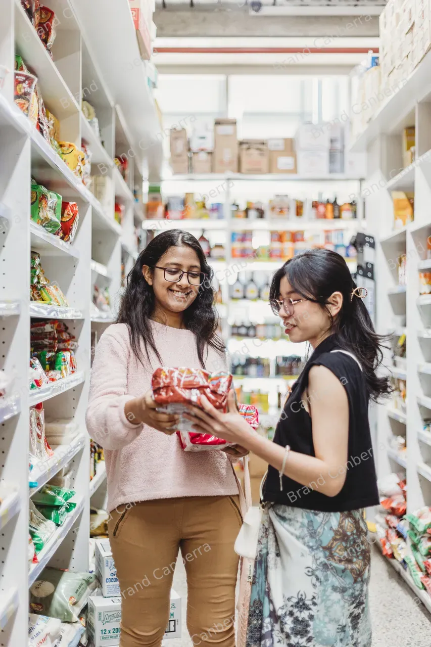 Students shopping at Fyshwick Fresh Food Markets (17)