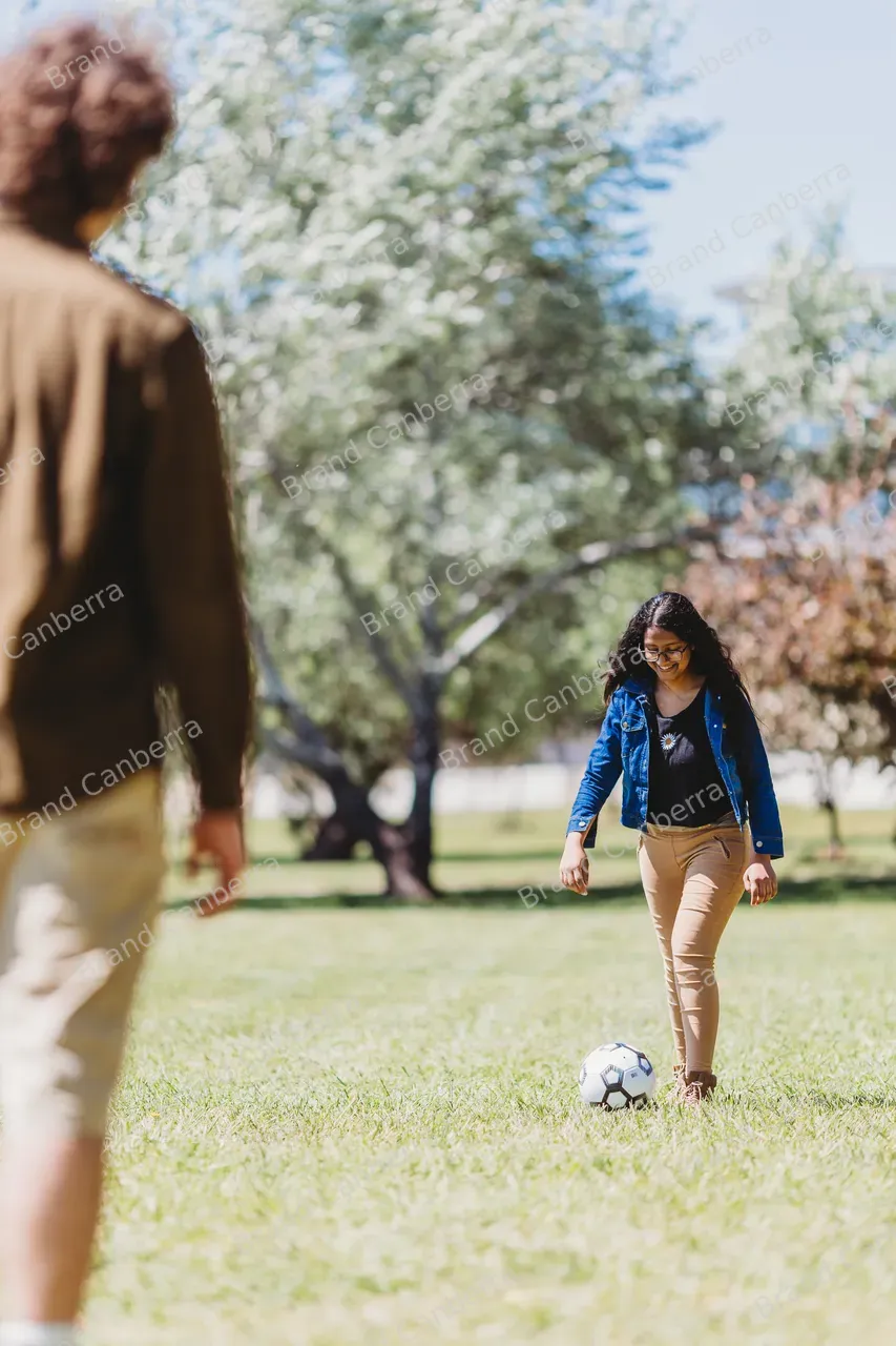 Students in Bowen Park in Barton (16)