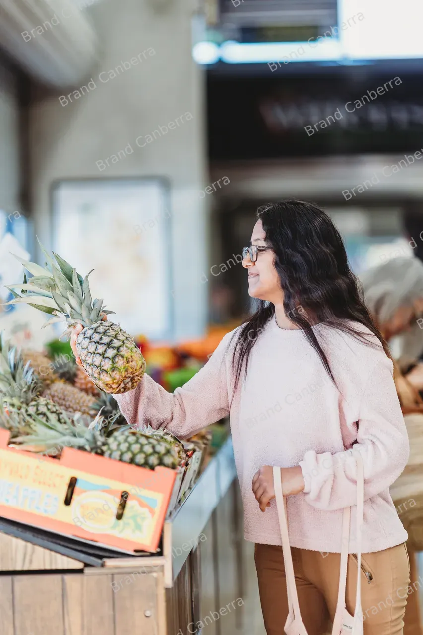 Students shopping at Fyshwick Fresh Food Markets (13)