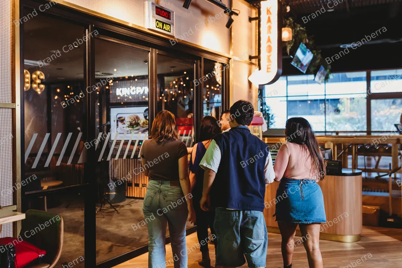 Students gathering at Kingpin in the Canberra Centre (9)