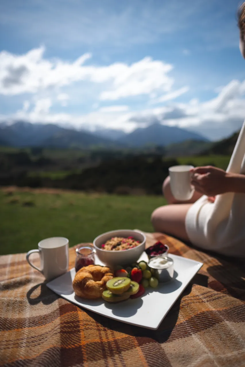 Manakau PurePod - enjoying breakfast on the deck _ Credit Jacqueline Krawiecki