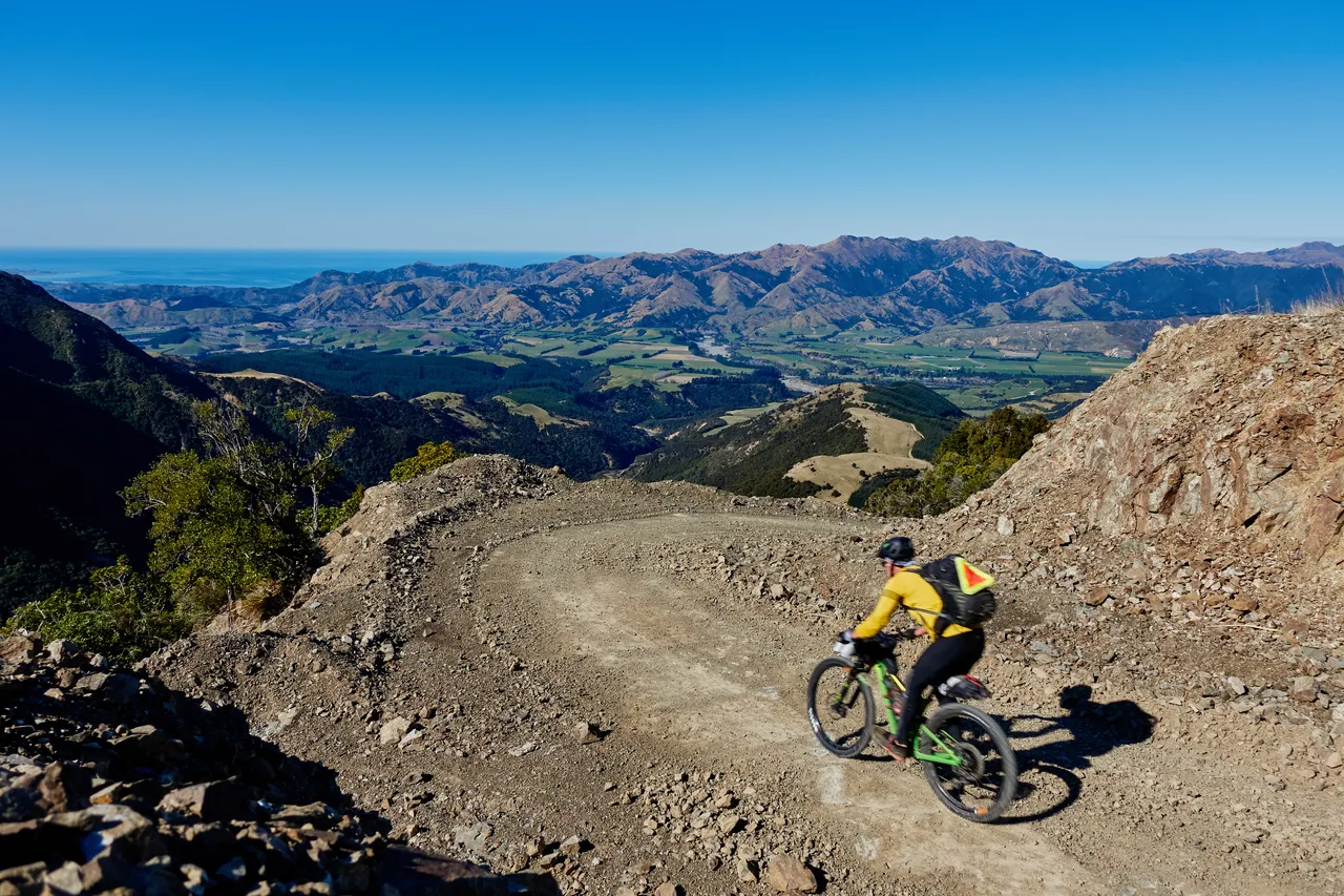 Mountainbiking mountains to see view
