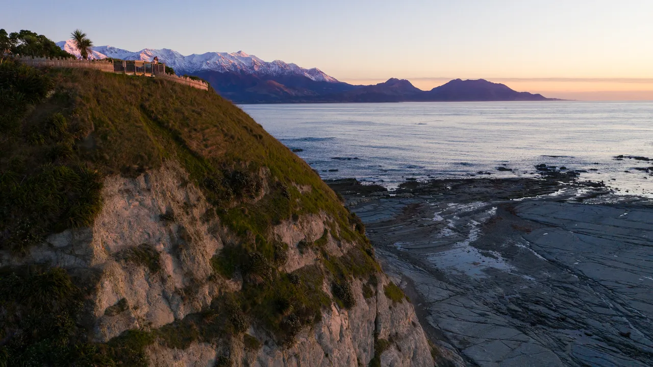 Point Kean Lookout Sunrise Mountains 2