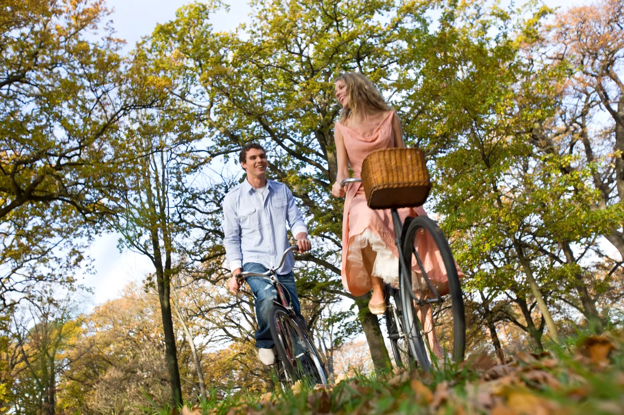 Couple cycling through Hagley Park