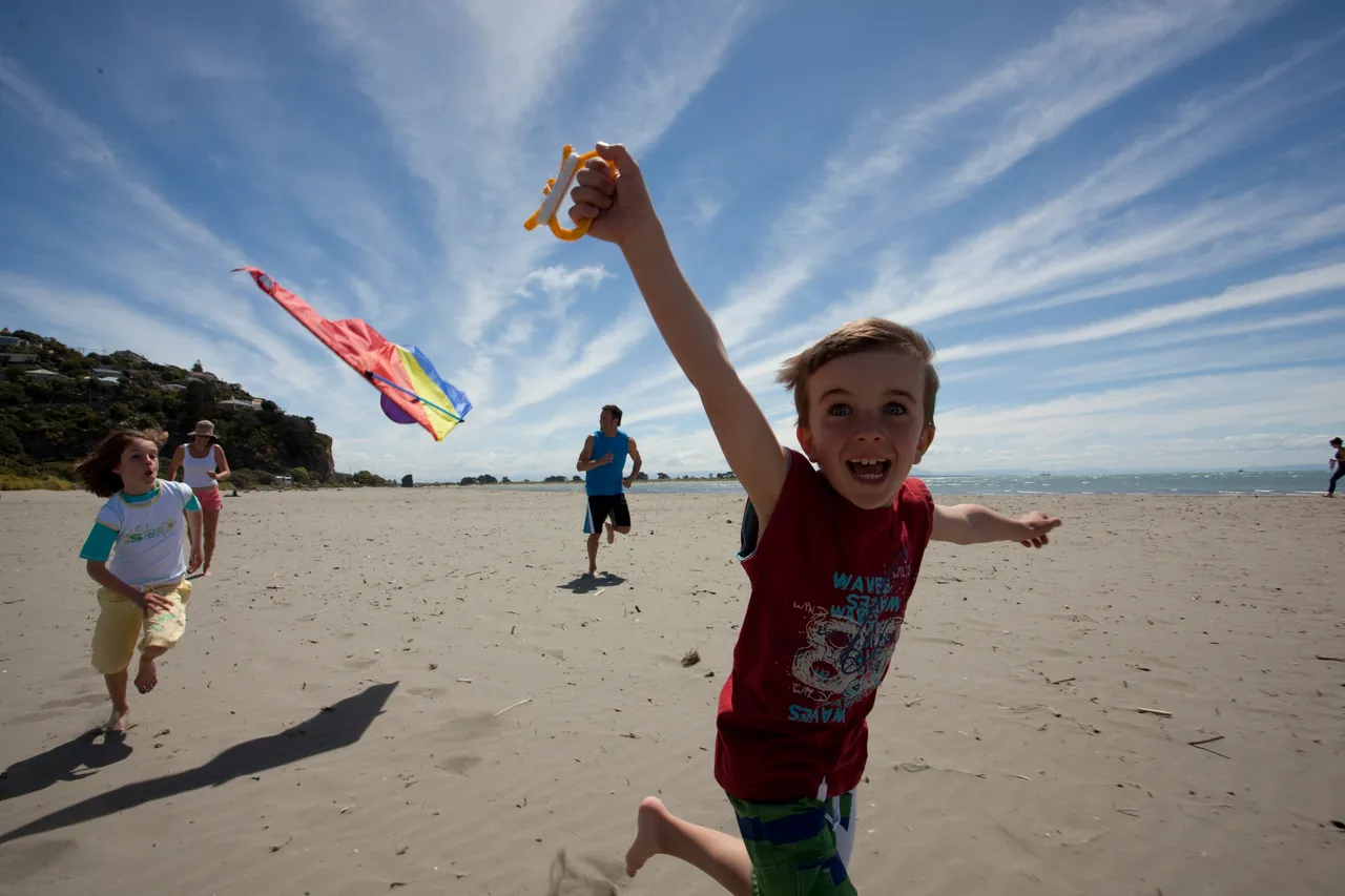 Children flying kites in Sumner