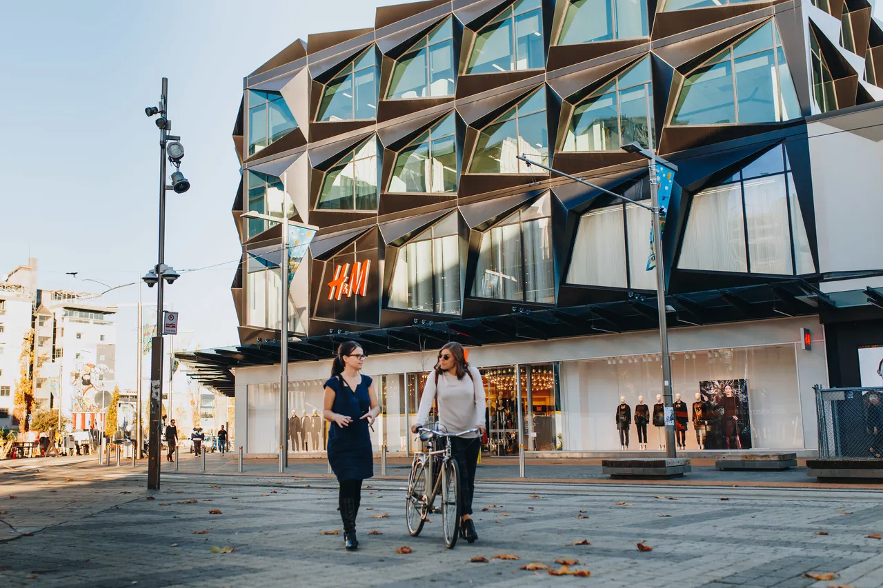 Women walking in front of H&M