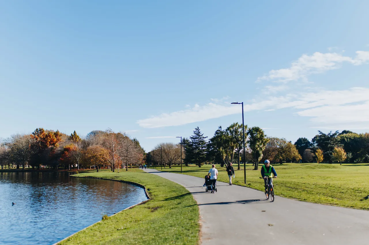 Autumn in Hagley Park with Lake Victoria