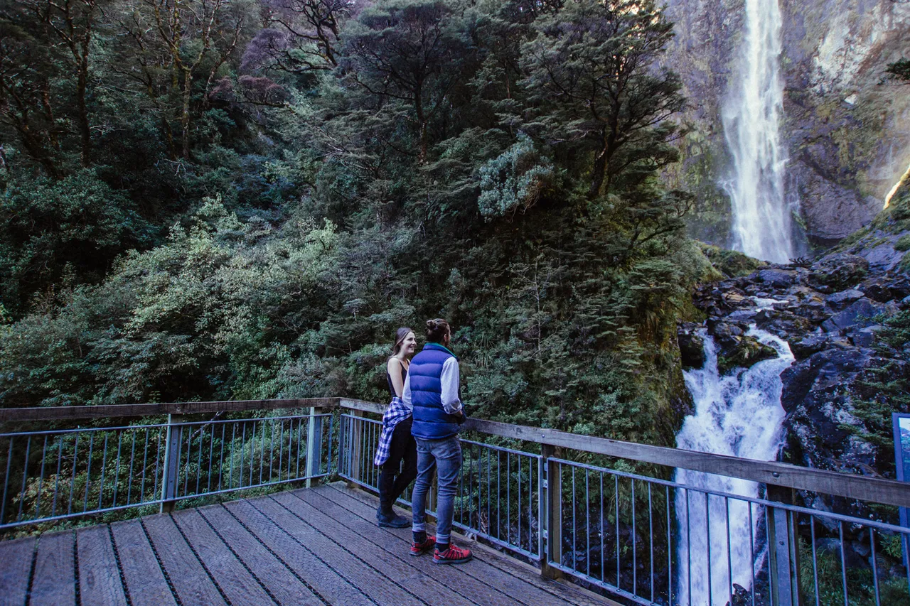 Couple at Devils Punchbowl waterfall