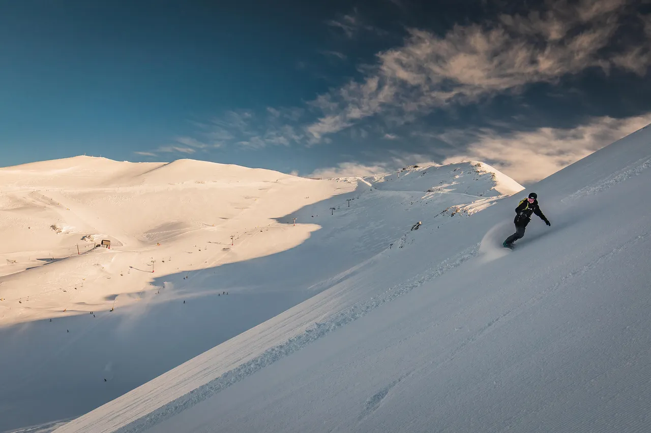 Mt Hutt Snowboarder 