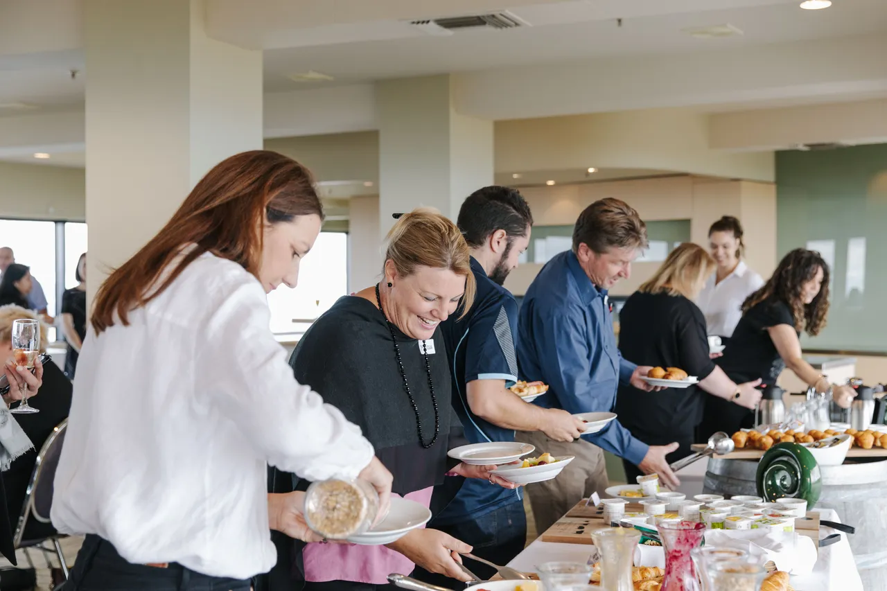 Meet Famil - Gondola Breakfast 