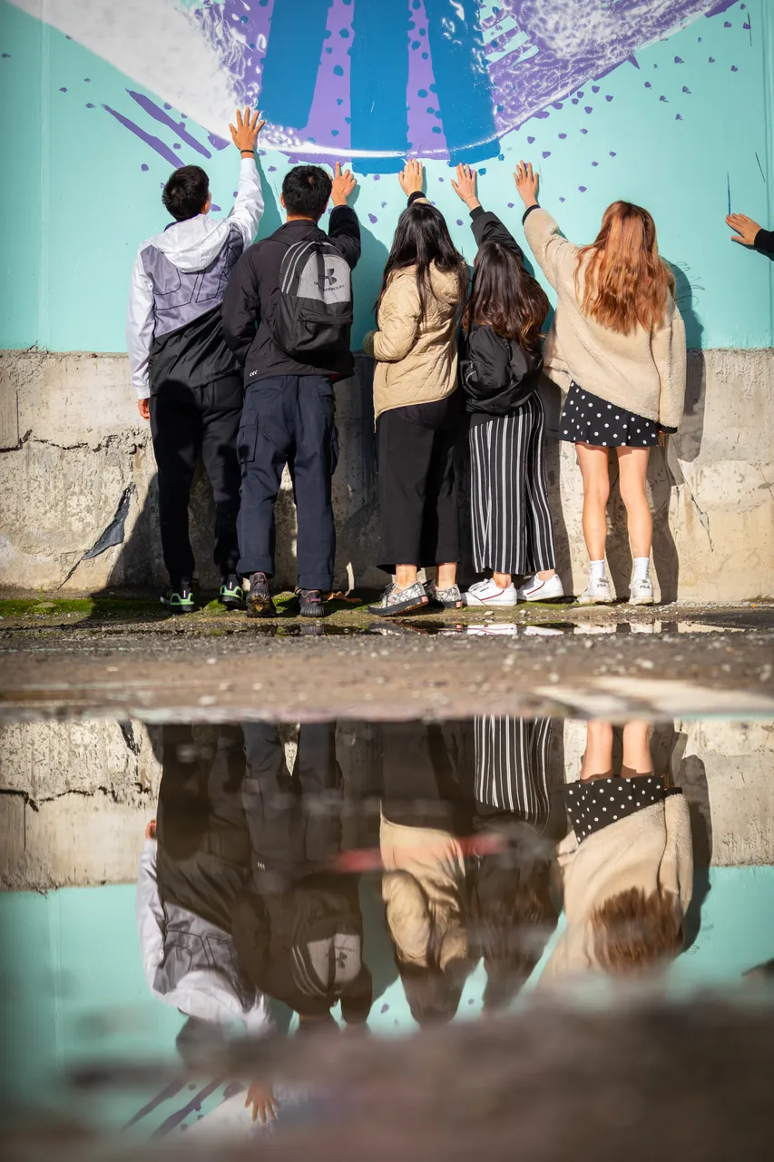 BeKiwi - Students with Street Art